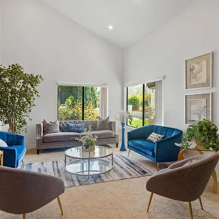 Peaceful Private Retreat In The Heart Of Town Villa